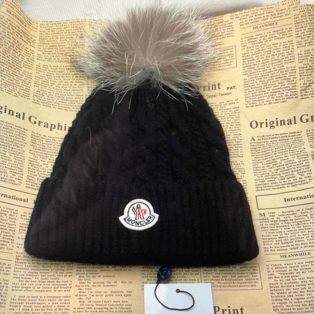 Moncler Women Winter Hat Black